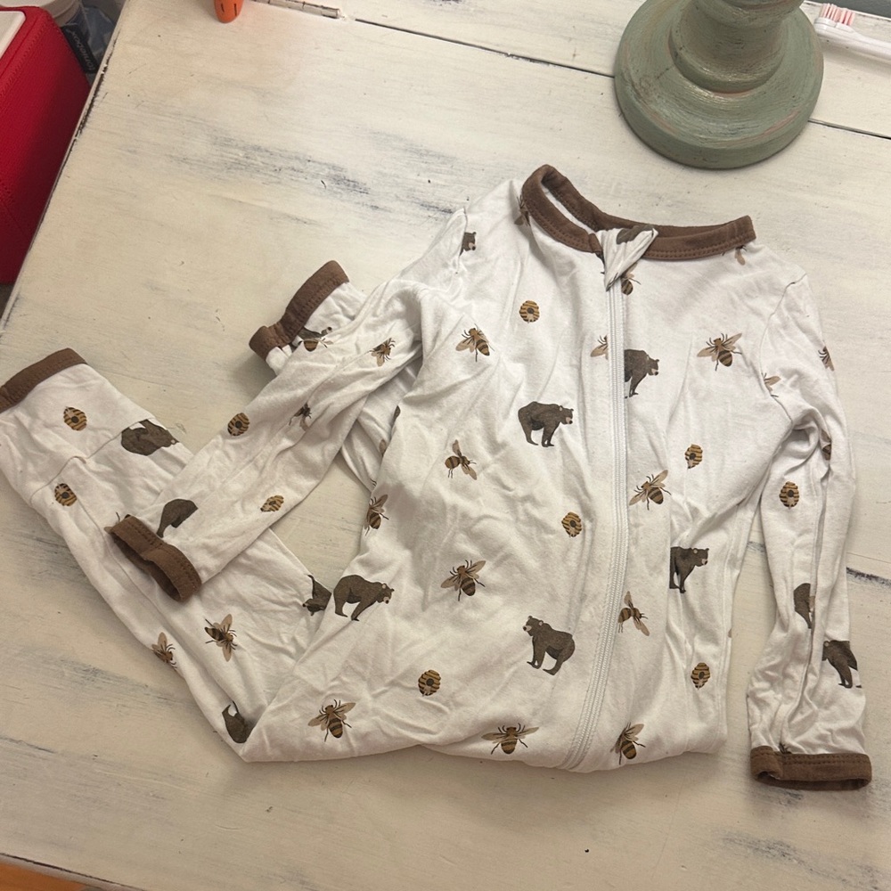 Kids Pajamas with honey Bear Print - White and Brown
